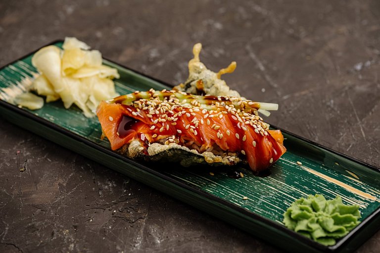 Ю Суширито с лососем